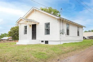 Sold home at 305 W Cedar Avenue