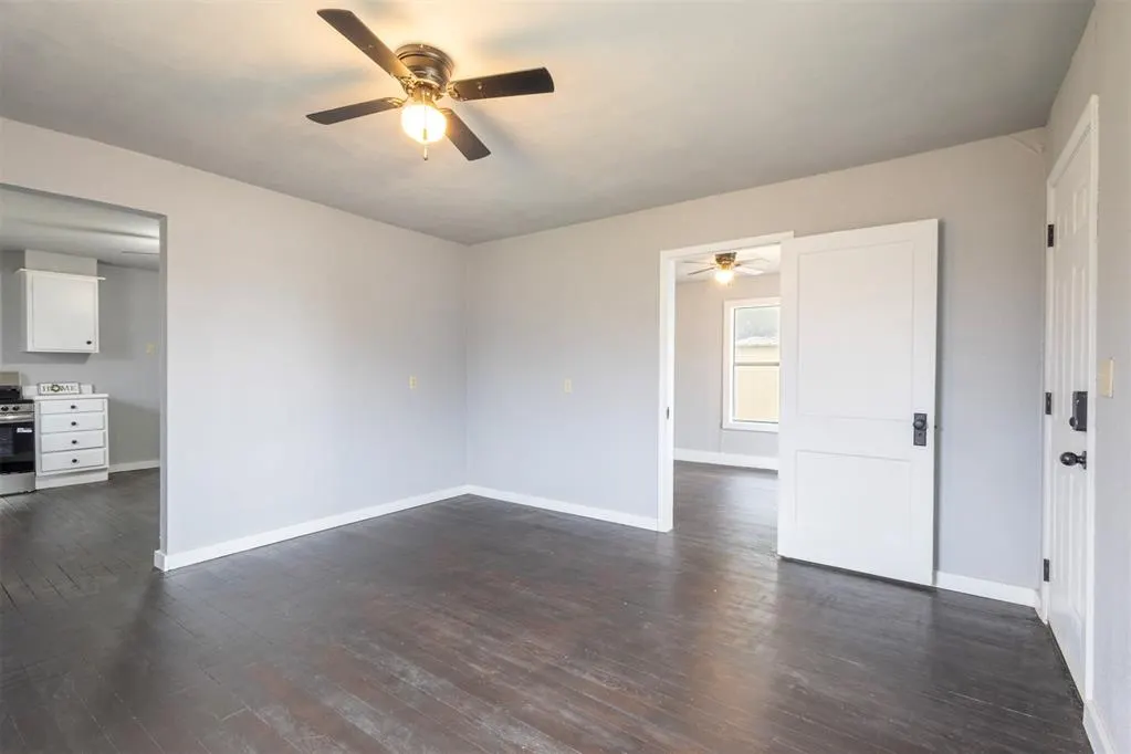 Photo 4 — 305 W Cedar Avenue, Sayre, OK 73662