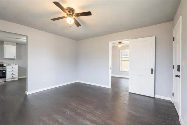 Photo 4 — 305 W Cedar Avenue, Sayre, OK 73662
