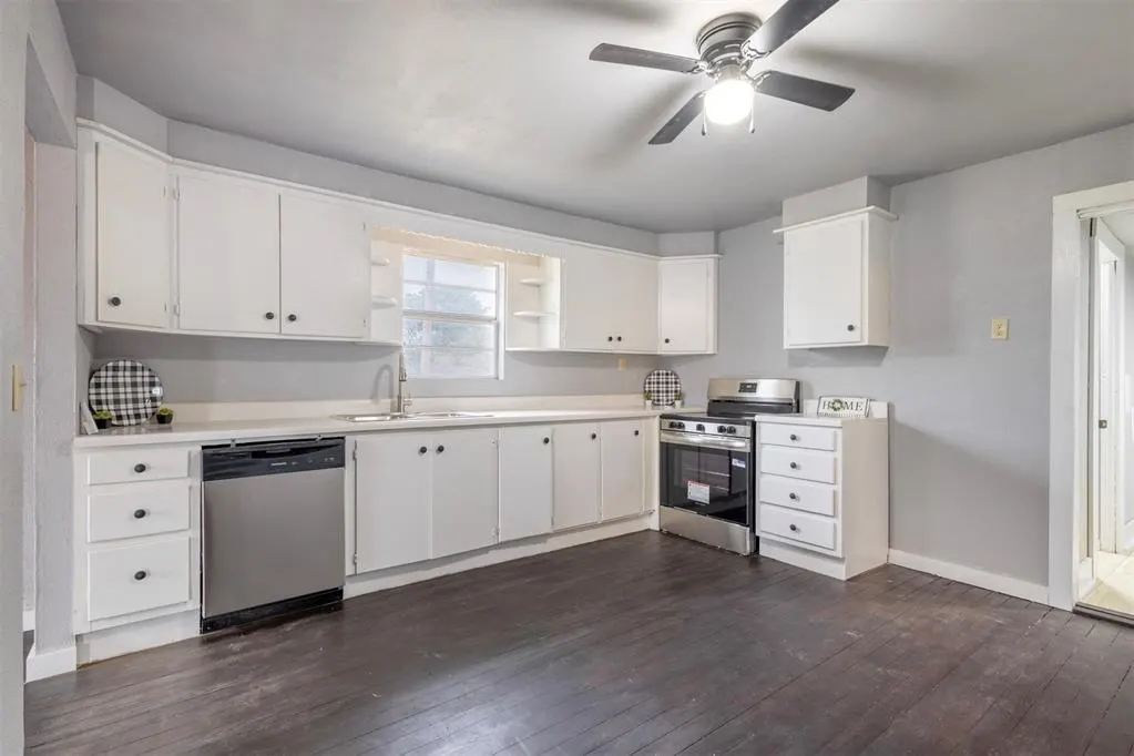 Photo 7 — 305 W Cedar Avenue, Sayre, OK 73662