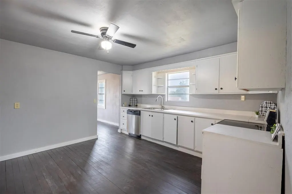 Photo 9 — 305 W Cedar Avenue, Sayre, OK 73662