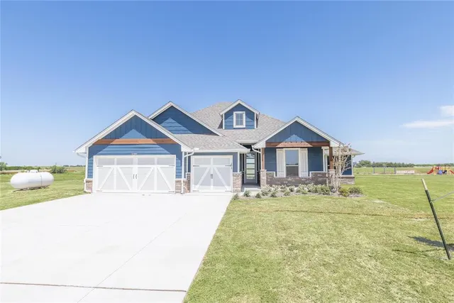 Photo 2 — 12380 Alfalfa Lane, Cashion, OK 73044