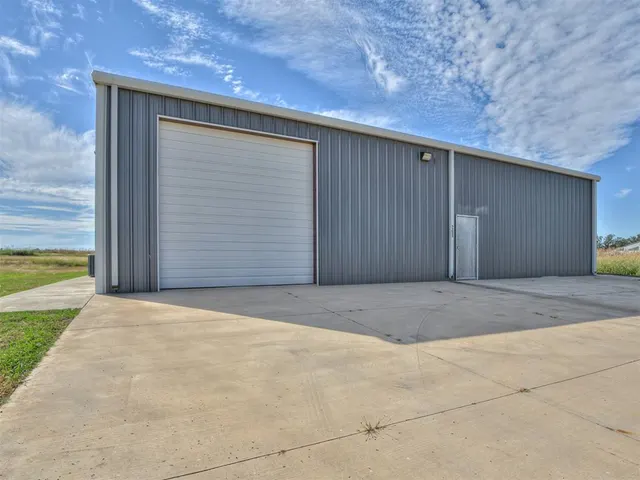 Photo 4 — 260 N Silver Road, Edmond, OK 73025