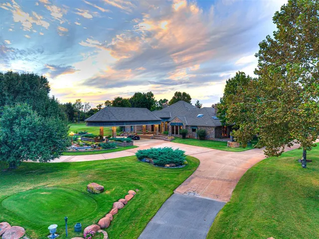 Photo 3 — 2605 Oakcrest Drive, Edmond, OK 73012