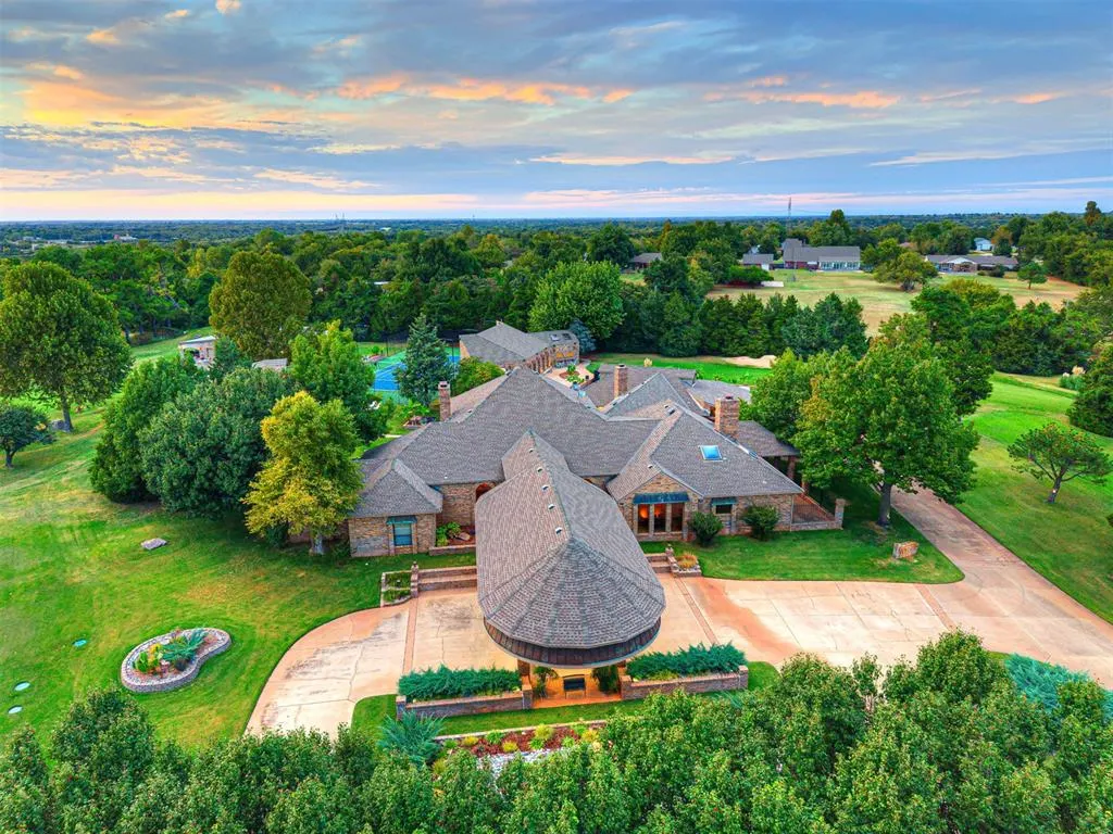 Photo 5 — 2605 Oakcrest Drive, Edmond, OK 73012