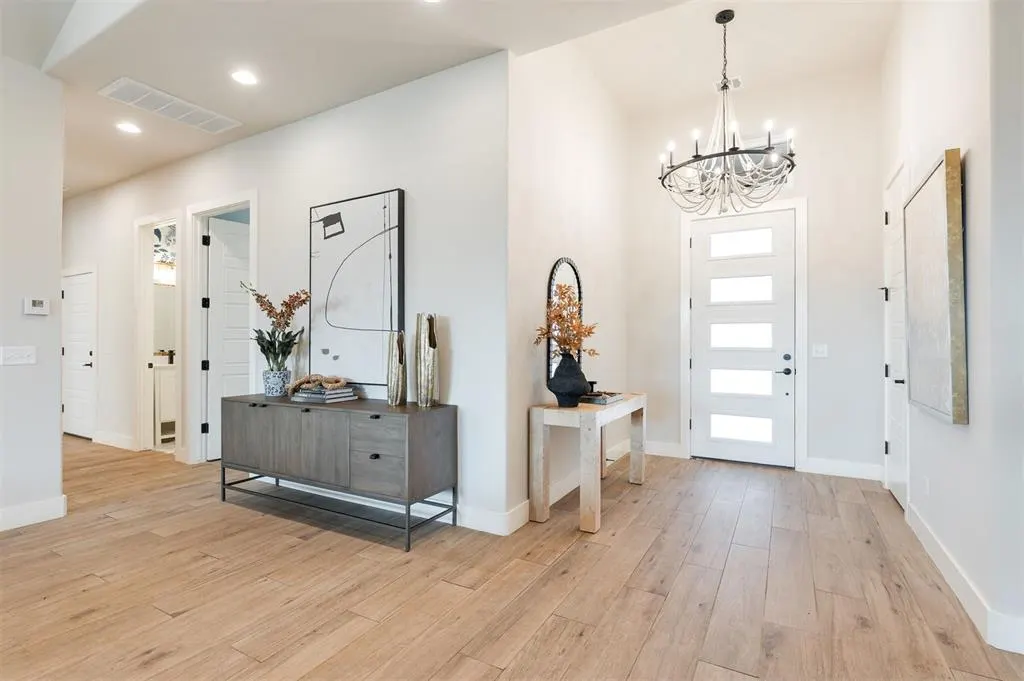 Photo 5 — 364 Saint Claire Drive Drive, Edmond, OK 73025