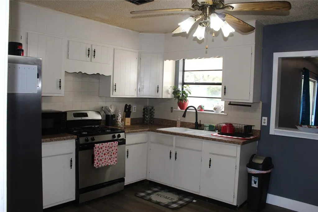 Photo 3 — 606 N Cedar Avenue, Stroud, OK 74079