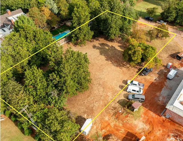 Photo 2 — 6608 NW Grand Boulevard, Nichols Hills, OK 73116
