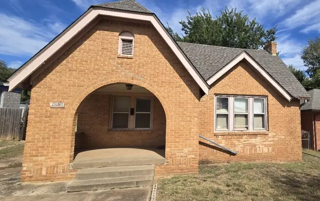 Front exterior — 1521 NE 11th Street, Oklahoma City, OK 73117