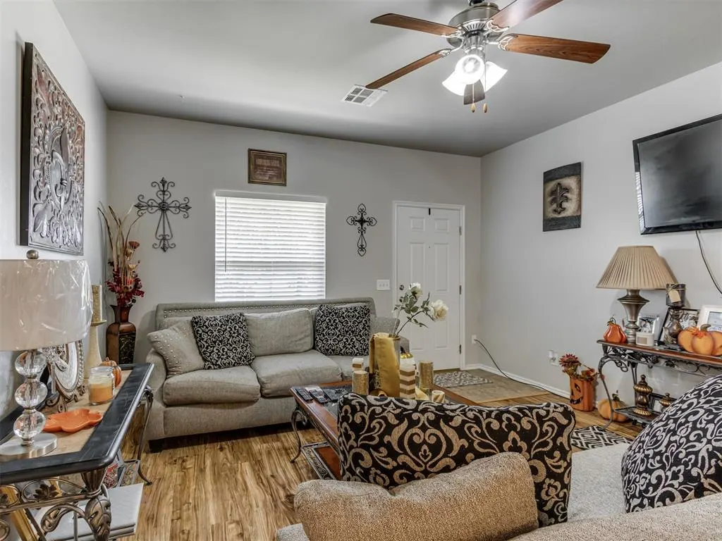 Photo 5 — 6133 Courtyards Court, Oklahoma City, OK 73149