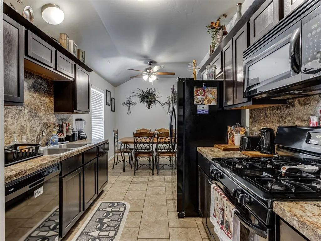 Photo 14 — 6133 Courtyards Court, Oklahoma City, OK 73149