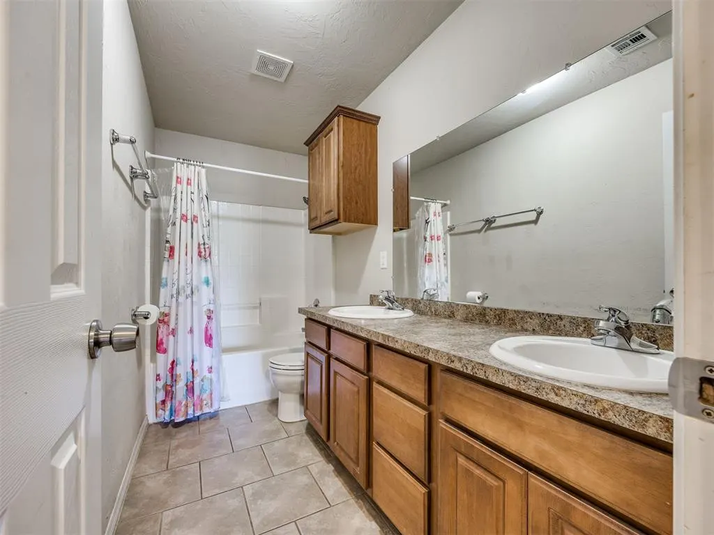 Photo 13 — 2601 S Lindsay Avenue, Oklahoma City, OK 73129