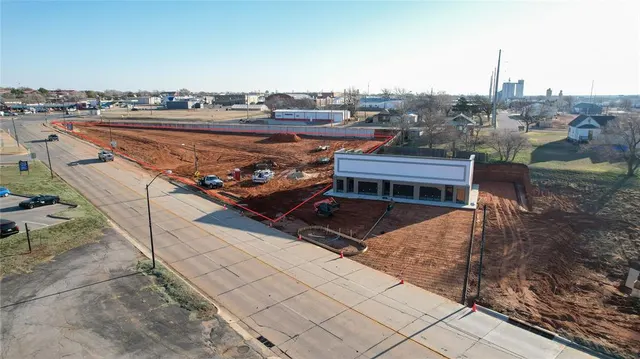Photo 2 — 120 SW Main Street, Weatherford, OK 73096