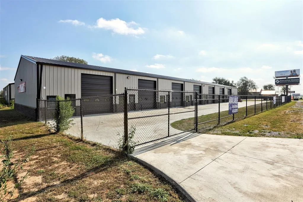 Photo 5 — 121 Airport Road, Goldsby, OK 73093