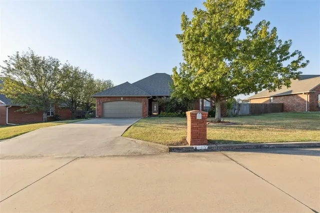 Photo 2 — 2507 Eagle View Drive, Sulphur, OK 73086
