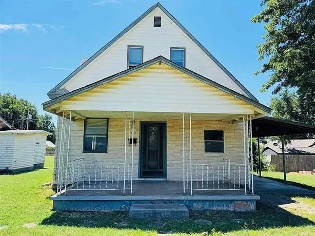 Front exterior — 1208 Holly Street, Perry, OK 73077