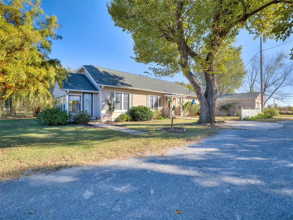 Photo 2 — 2108 E Rogers Street, El Reno, OK 73036