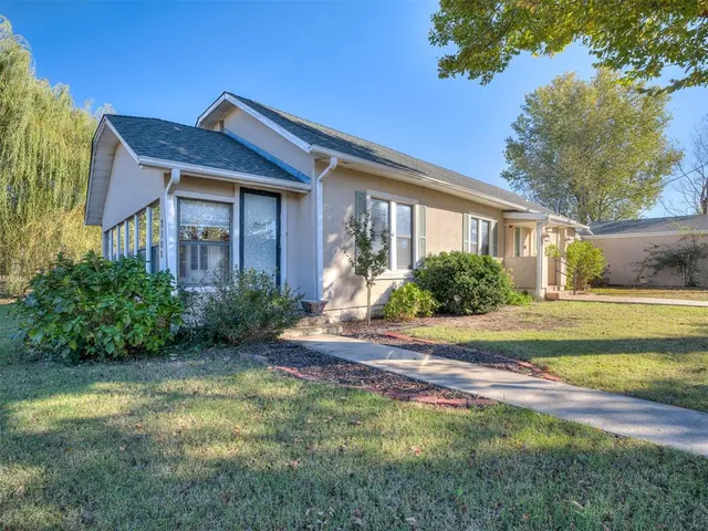 Photo 3 — 2108 E Rogers Street, El Reno, OK 73036
