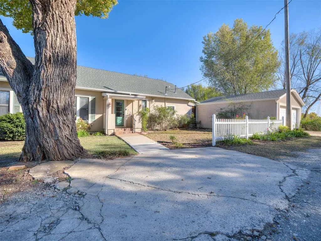 Photo 4 — 2108 E Rogers Street, El Reno, OK 73036