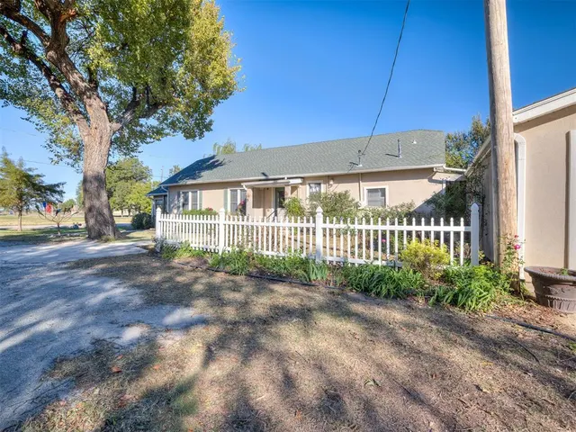 Photo 5 — 2108 E Rogers Street, El Reno, OK 73036