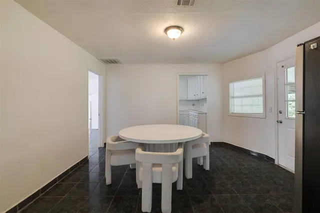Photo 8 — 1615 NW 11th Street, Oklahoma City, OK 73106