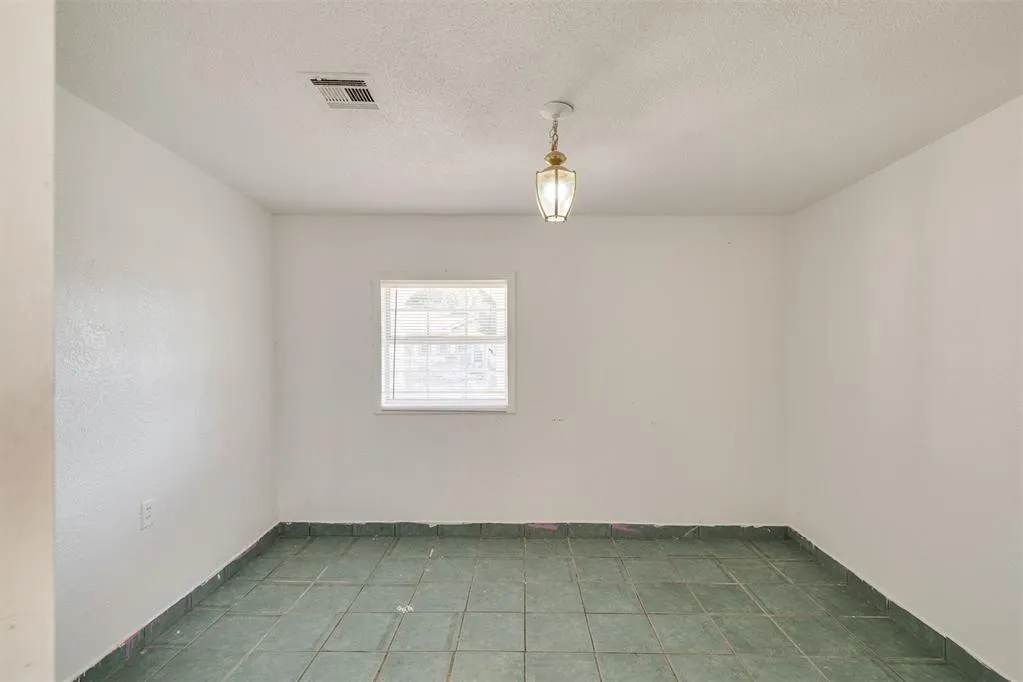 Photo 16 — 1615 NW 11th Street, Oklahoma City, OK 73106