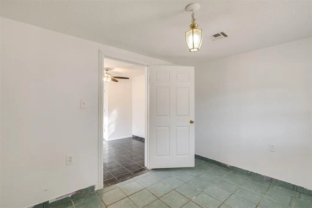 Photo 17 — 1615 NW 11th Street, Oklahoma City, OK 73106