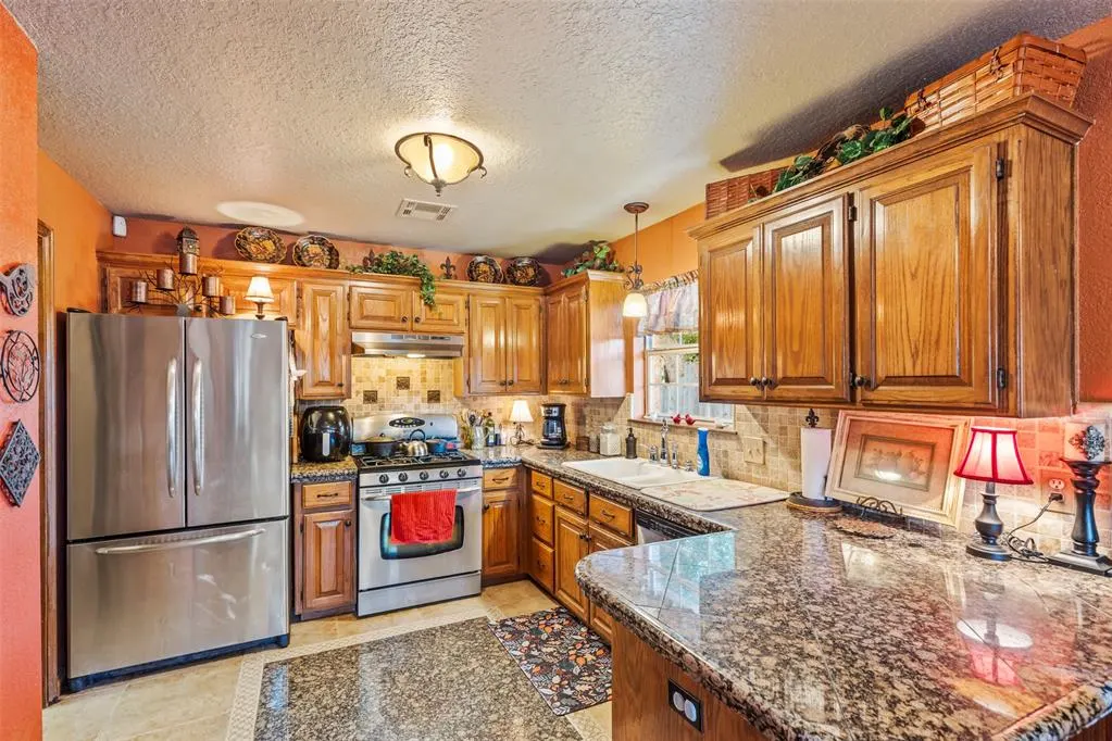 Photo 12 — 1100 Pruett Drive, Edmond, OK 73003