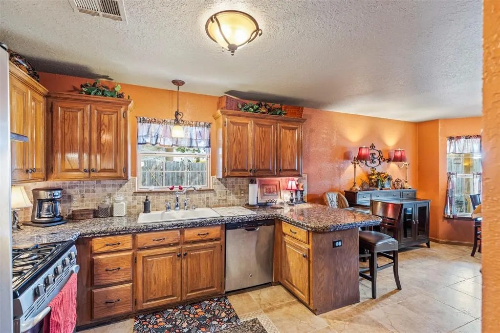 Photo 13 — 1100 Pruett Drive, Edmond, OK 73003