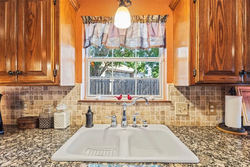 Photo 14 — 1100 Pruett Drive, Edmond, OK 73003