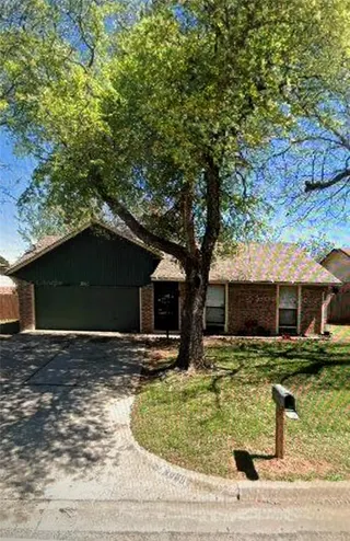 Sold home at 2800 Justin Place