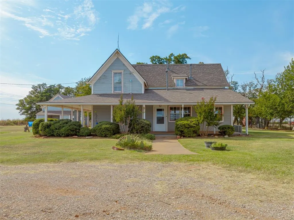 Front exterior — 18562 W Simmons Road, Edmond, OK 73025