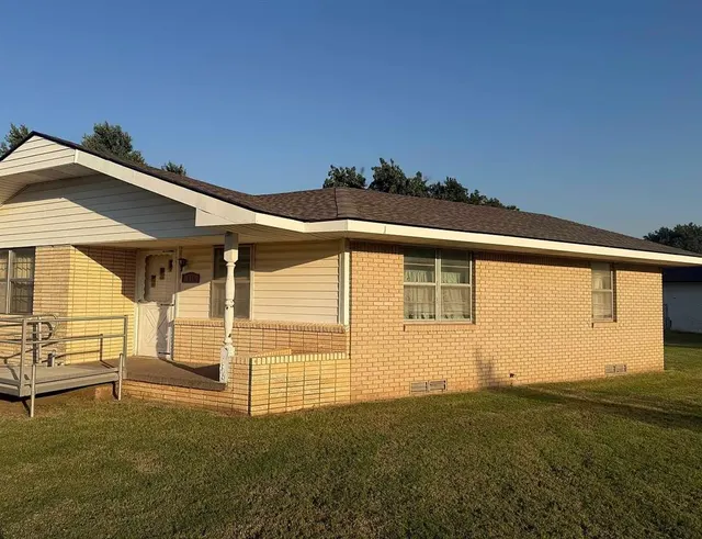 Front exterior — 844 Mimosa Drive, Watonga, OK 73772