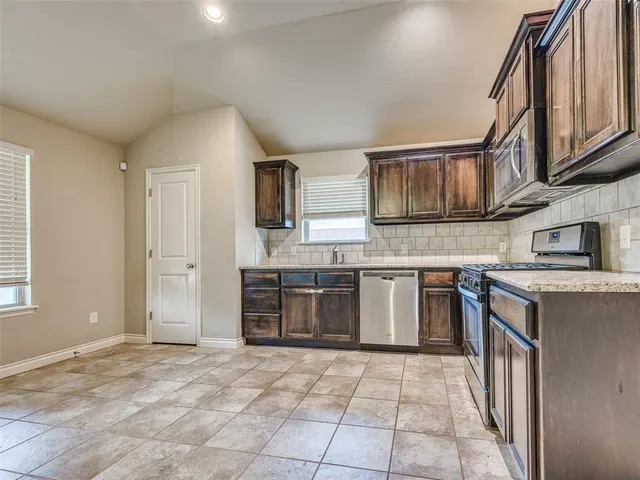 Photo 7 — 9504 SW 29 Terrace, Oklahoma City, OK 73128