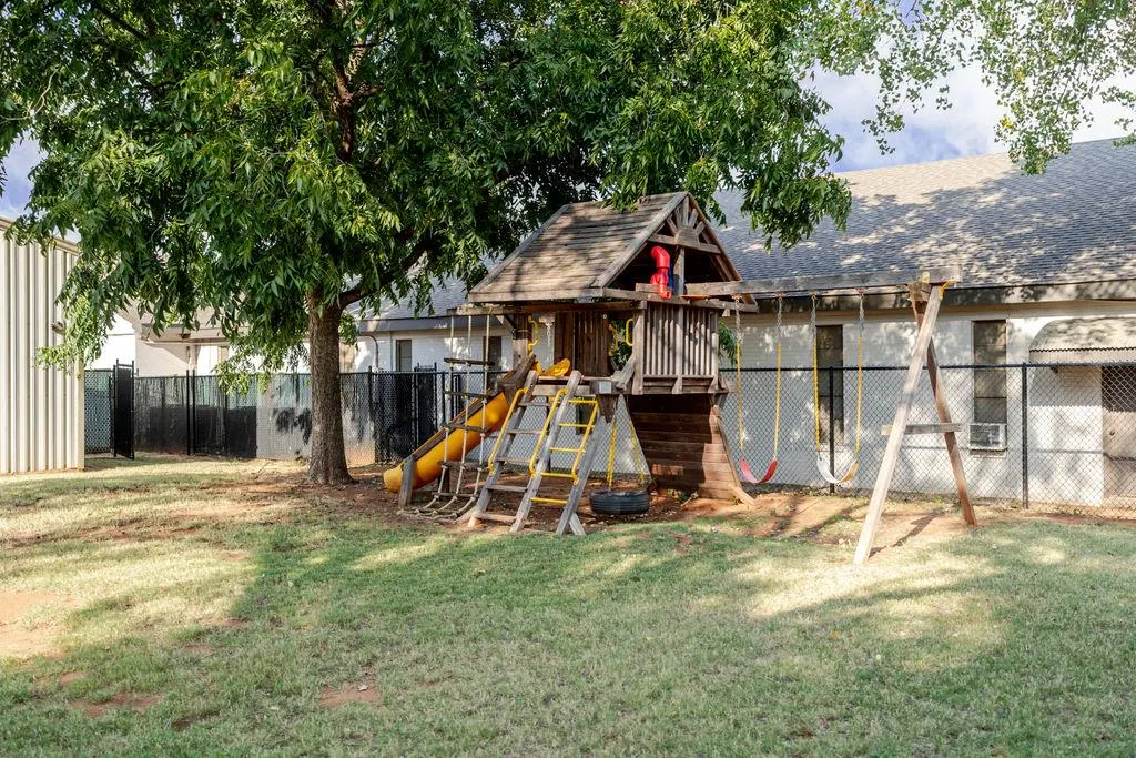 Photo 35 — 121 S Randall Avenue, Elk City, OK 73644