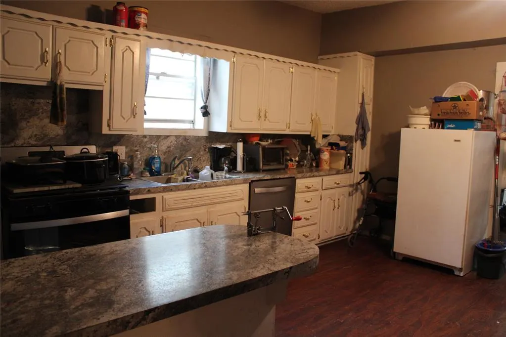 Photo 4 — 200 E Juanita Street, Wynnewood, OK 73098