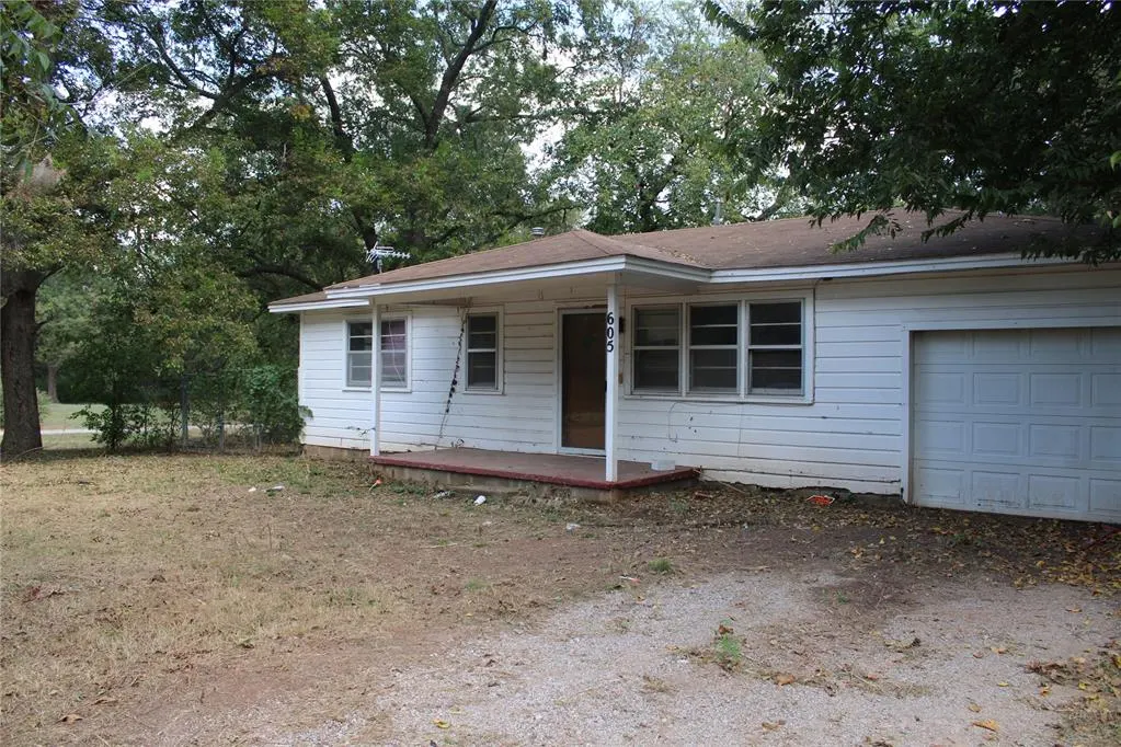 Photo 2 — 605 E Jennings Street, Wynnewood, OK 73098
