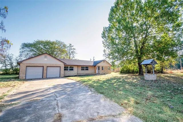 Photo 2 — 920980 S 3500 Road, Chandler, OK 74834