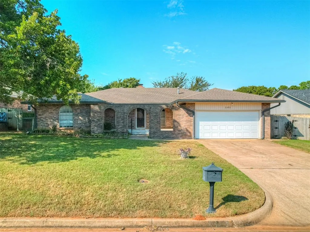Front exterior — 2903 Del Casa Circle, Midwest City, OK 73110