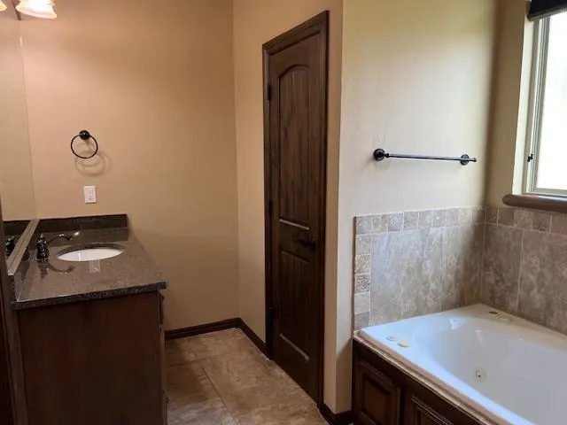 Photo 18 — 19504 Fieldshire Drive, Edmond, OK 73012