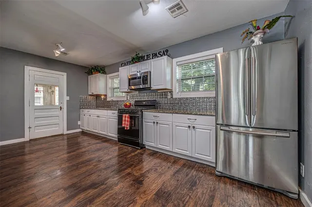 Photo 7 — 5821 NW 51st Street, Warr Acres, OK 73122
