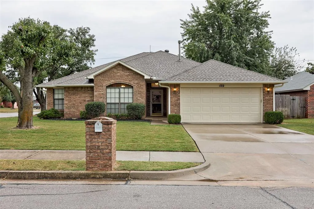 Photo 4 — 1712 Victoria Drive, Edmond, OK 73003