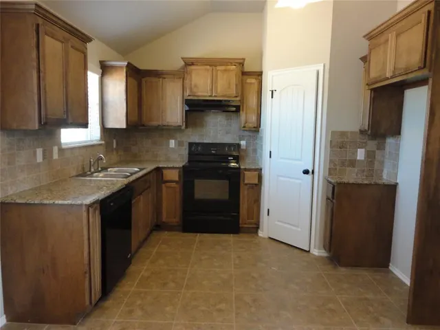Photo 6 — 5802 Clearwater Drive, Oklahoma City, OK 73179