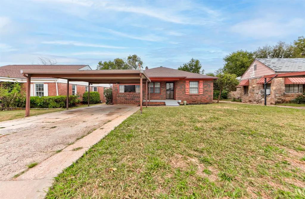 Front exterior — 2213 E Madison Street, Oklahoma City, OK 73111