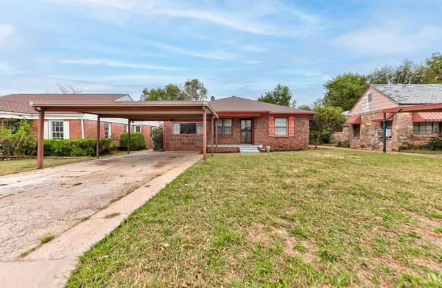 Front exterior — 2213 E Madison Street, Oklahoma City, OK 73111
