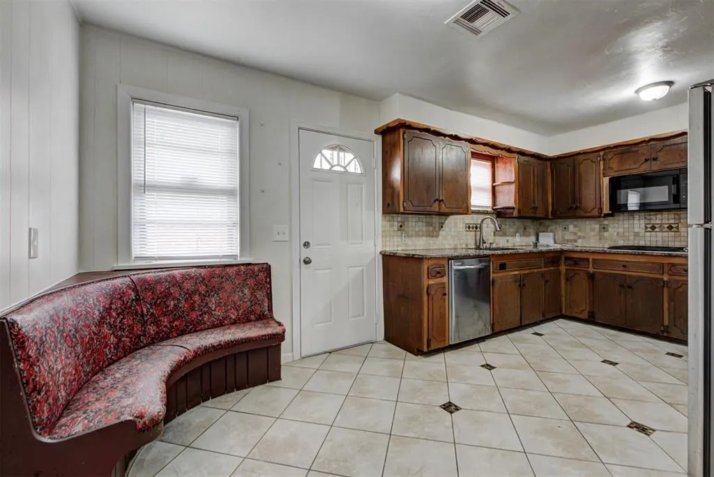 Photo 11 — 2213 E Madison Street, Oklahoma City, OK 73111