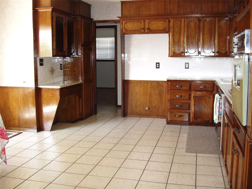 Photo 7 — 1716 Sandalwood Drive, Norman, OK 73071