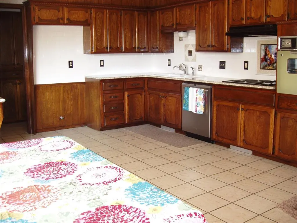 Photo 8 — 1716 Sandalwood Drive, Norman, OK 73071