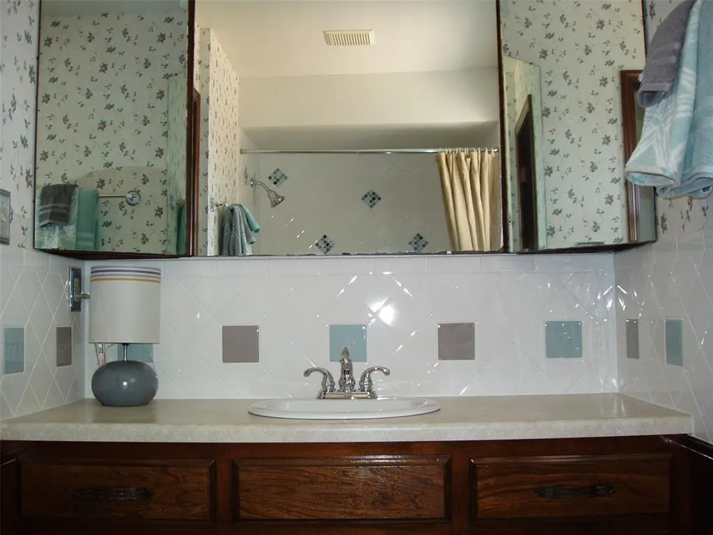 Photo 13 — 1716 Sandalwood Drive, Norman, OK 73071