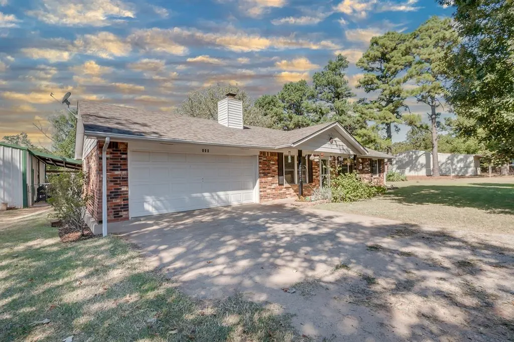 Front exterior — 118 Connolly Drive, McLoud, OK 74851